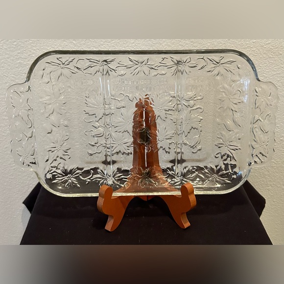 Princess House “Fantasia” Crystal Poinsettia divided serving platter. 7”x12.5” - Picture 8 of 11